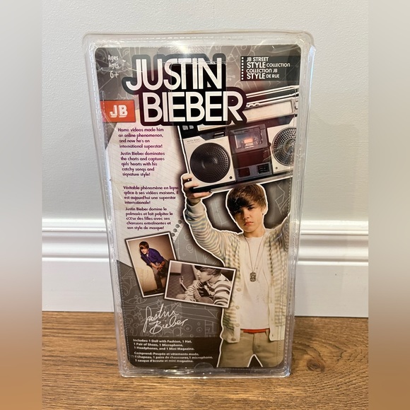 2010 Justin Bieber Street style doll - Picture 2 of 2
